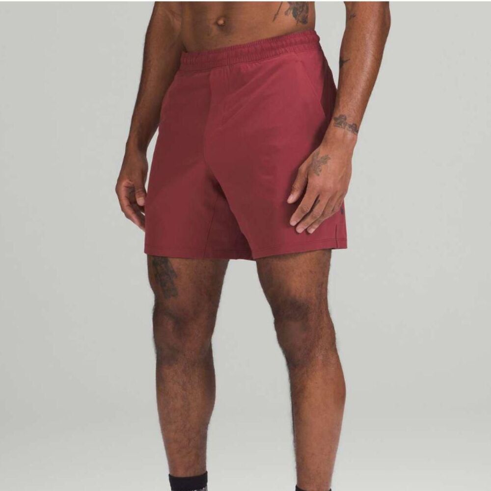 Lululemon Men's Pace Breaker Linerless Short 7" in Mulled Wine - Size Small